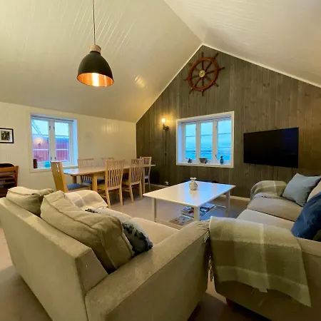 Ocean View Tind Lofoten Holiday home *